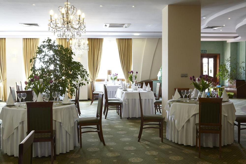 Hotel Maxima Wolanow ภายนอก รูปภาพ