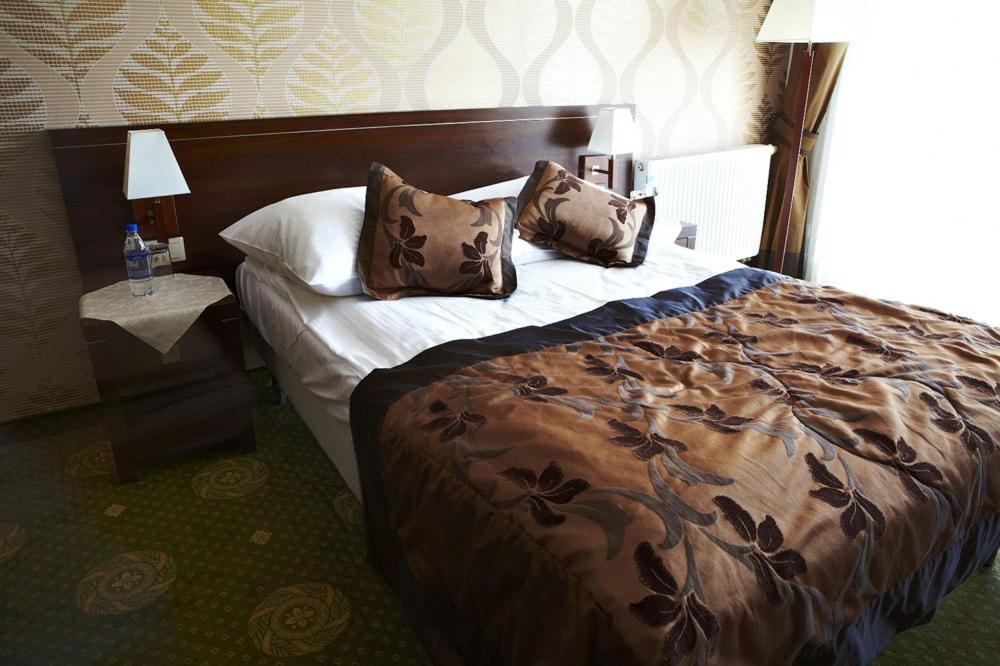 Hotel Maxima Wolanow ภายนอก รูปภาพ